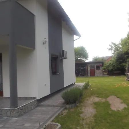 Vila Kuca Za Odmor V&e *